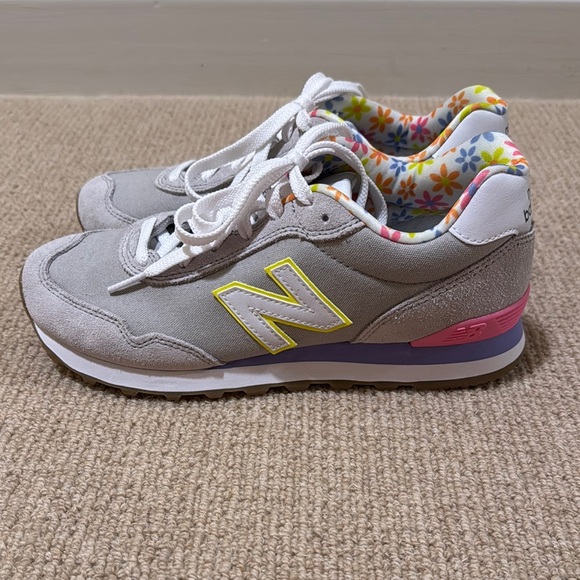 New Balance Women's Gray Sneakers with Floral Accents 8.5 - Picture 3 of 8